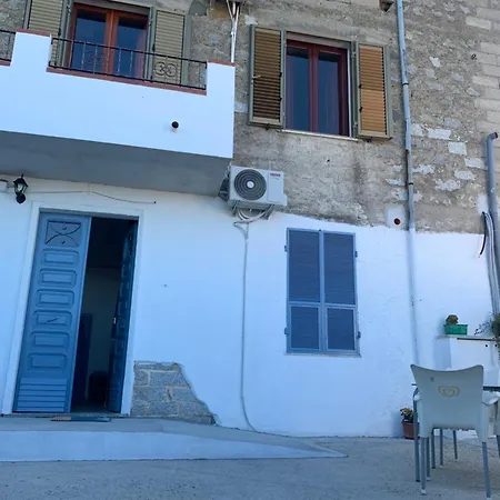 Casa de hóspedes S Istentu 3*