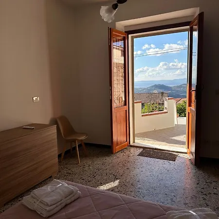 Vendégház S Istentu 3*